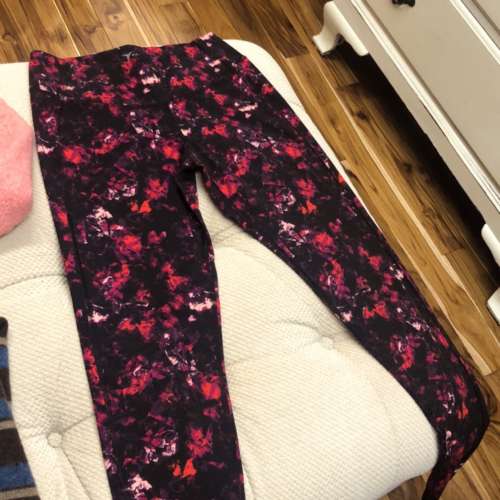Size medium red-blush-black leggings old navy brand